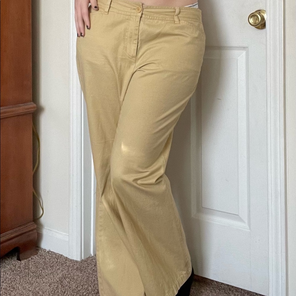 low-rise yellow pants (semi-flare)